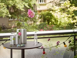 Vitra Nuage Céramique Vase, Large 12 Vitra Nuage Céramique Vase, Large -FINISH DESIGN SHOP 2393157 Nuage2C Accessories in situ shooting 2018 web 4 3 master