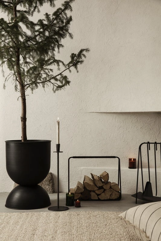 Ferm LIVING Hourglass Pot, L, Black 7 Ferm LIVING Hourglass Pot, L, Black - Image 5