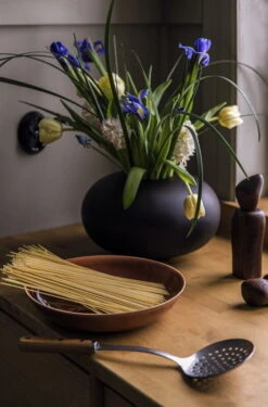 MENU Surround Vase, Brown Wood 10 MENU Surround Vase, Brown Wood -FINISH DESIGN SHOP 3 pastaa helmikuu 23 2