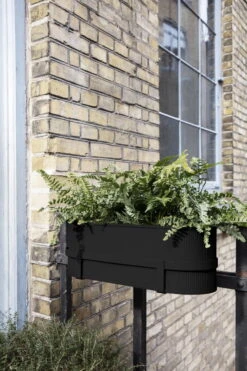 Ferm LIVING Bau Balcony Box, Black 7 Ferm LIVING Bau Balcony Box, Black -FINISH DESIGN SHOP 33 10252 bau black