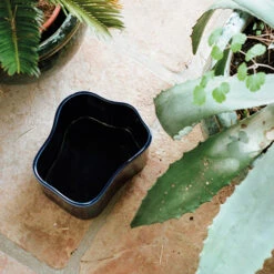 Artek Riihitie Plant Pot B, Medium, Blue Gloss -FINISH DESIGN SHOP 402Artek iso FV