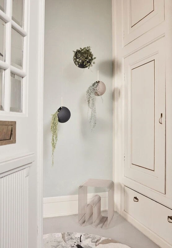 AYTM Globe Hanging Flowerpot, Small, Black - Gold 6 AYTM Globe Hanging Flowerpot, Small, Black - Gold - Image 4