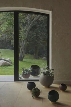 AYTM Globe Flower Pot, S, Black -FINISH DESIGN SHOP AYTM 15 426