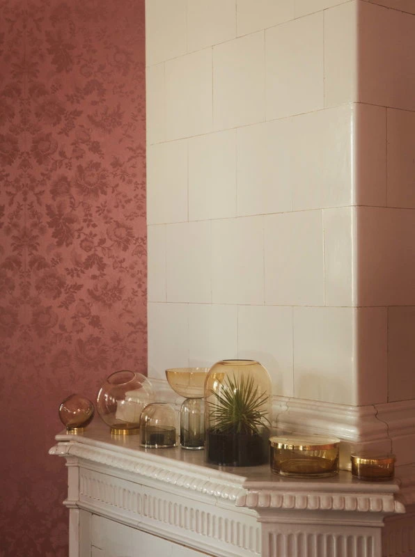 AYTM Torus Vase, Black - Amber 6 AYTM Torus Vase, Black - Amber - Image 4