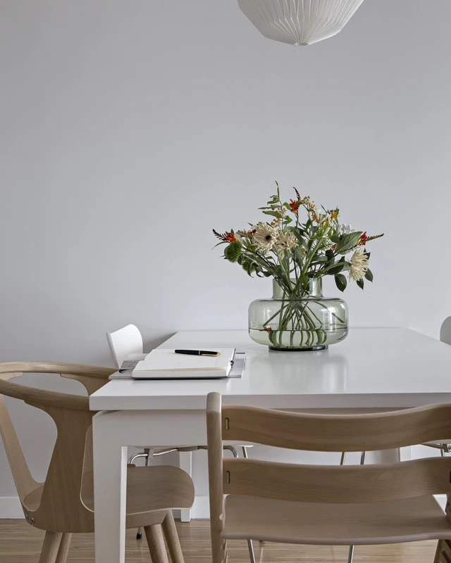 Marimekko Urna Vase, Olive 6 Marimekko Urna Vase, Olive - Image 4