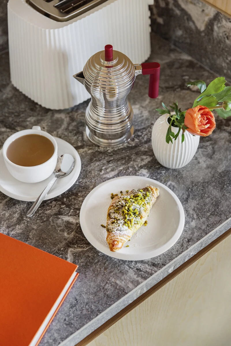 Kähler Hammershøi Vase 105 Mm, White 8 Kähler Hammershøi Vase 105 Mm, White - Image 6