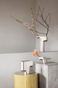 Georg Jensen Nendo Vase, Medium, Stainless Steel -FINISH DESIGN SHOP GJ AW22 Nendo 03 flowers