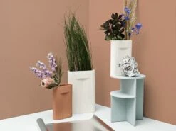 Muuto Ridge Vase, 35 Cm, Off White 12 Muuto Ridge Vase, 35 Cm, Off White -FINISH DESIGN SHOP JUL 04 Muuto org 1