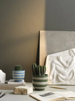 Kähler Omaggio Nuovo Flowerpot, 15 Cm, Green 12 Kähler Omaggio Nuovo Flowerpot, 15 Cm, Green -FINISH DESIGN SHOP KAH 690161 690165 Omaggio Nouvo Flowerpots w plants in atalier