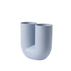 Muuto Kink Vase, Light Blue 10 Muuto Kink Vase, Light Blue -FINISH DESIGN SHOP Kink vase light blue angle Muuto 5000x5000 hi res