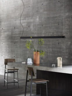Muuto Ridge Vase, 35 Cm, Terracotta -FINISH DESIGN SHOP Linear pendant lamp 169 black loft bar stool 65 stained dark brown black muuto org 2815029