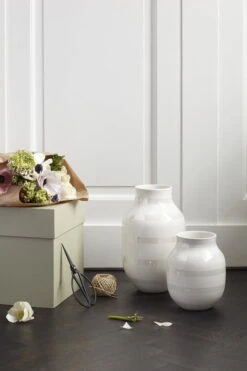 Kähler Omaggio Vase, Large, Pearl 9 Kähler Omaggio Vase, Large, Pearl -FINISH DESIGN SHOP Omaggio3