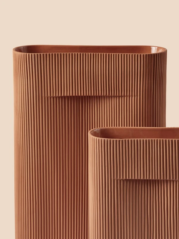 Muuto Ridge Vase, 48,5 Cm, Terracotta 5 Muuto Ridge Vase, 48,5 Cm, Terracotta - Image 3