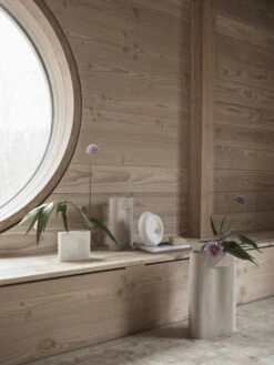 Muuto Ridge Vase, 16,5 Cm, Off White -FINISH DESIGN SHOP Ridge vase off white 16 cm beige 35 cm 48 cm muuto org