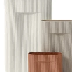 Muuto Ridge Vase, 35 Cm, Beige 11 Muuto Ridge Vase, 35 Cm, Beige -FINISH DESIGN SHOP Ridge vase terracotta beige off white detail Muuto 5000x5000 hi res 1