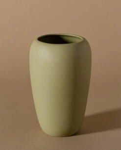 Lokal Helsinki Silmu Vase, Green 10 Lokal Helsinki Silmu Vase, Green -FINISH DESIGN SHOP SILMU saijahalko catalogue lokalhelsinki2022 4
