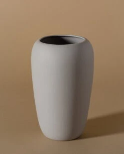 Lokal Helsinki Silmu Vase, Violet Grey -FINISH DESIGN SHOP SILMU saijahalko catalogue lokalhelsinki2022 5
