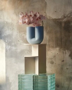 Muuto Kink Vase, Light Blue 11 Muuto Kink Vase, Light Blue -FINISH DESIGN SHOP Tableau Photo Essay Kink Vase Benjamin Lund 3 150