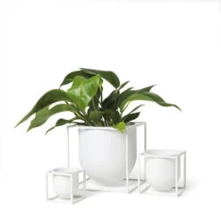 By Lassen Kubus Flowerpot 10, White -FINISH DESIGN SHOP byLassen Kubus Flowerpot White group 300