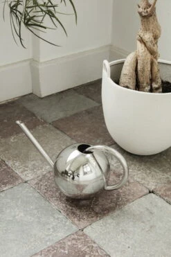 Ferm LIVING Orb Watering Can, Mirror Polished Steel 7 Ferm LIVING Orb Watering Can, Mirror Polished Steel -FINISH DESIGN SHOP fermLIVING AW21 OrbWateringCanMirrorPolished image