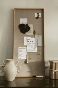 Ferm LIVING Verso Table Vase, Cream -FINISH DESIGN SHOP fermLIVING AW21 SceneryPinBoardNarrowNaturalOak VersoTableVaseCream image