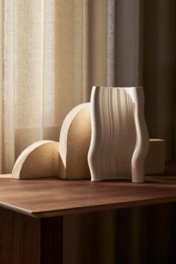 Ferm LIVING Moiré Vase, Off-white -FINISH DESIGN SHOP fermLIVING AW22 MoireVase 1104266244 Image2