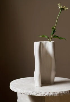 Ferm LIVING Moiré Vase, Off-white -FINISH DESIGN SHOP fermLIVING AW22 MoireVase 1104266244 image 2
