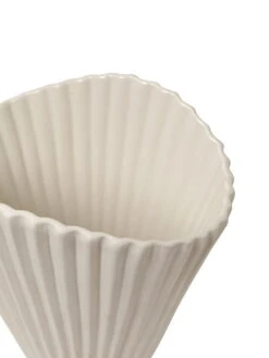 Ferm LIVING Fountain Vase, Off-white -FINISH DESIGN SHOP fermLIVING FountainVase 1104264792 pack 3