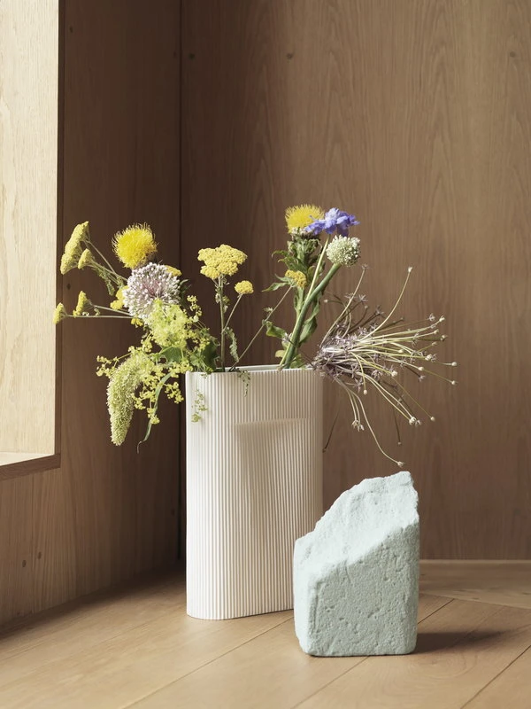 Muuto Ridge Vase, 35 Cm, Off White 8 Muuto Ridge Vase, 35 Cm, Off White - Image 6