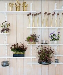 Klong Äng Vase, Small, Brass -FINISH DESIGN SHOP totem shelving inspiration noresize 1